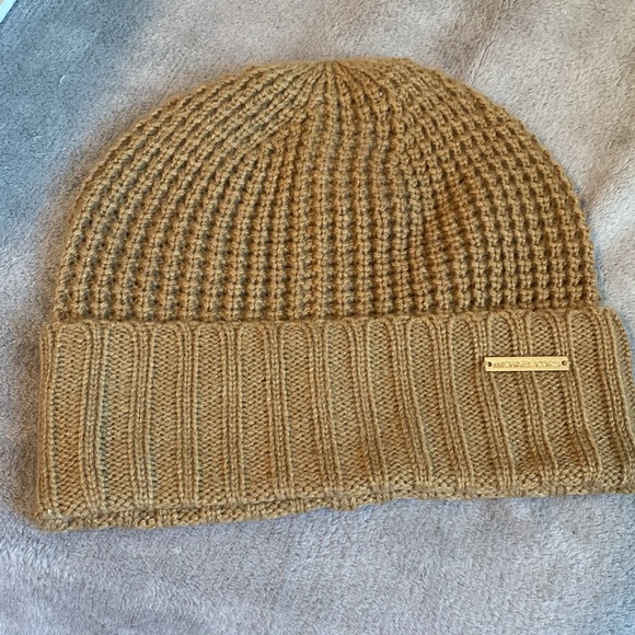 🤎MICHAEL🤎Michael Kors🤎Cuffed Knit Hat in Camel Brown/NWOT - Picture 3 of 5